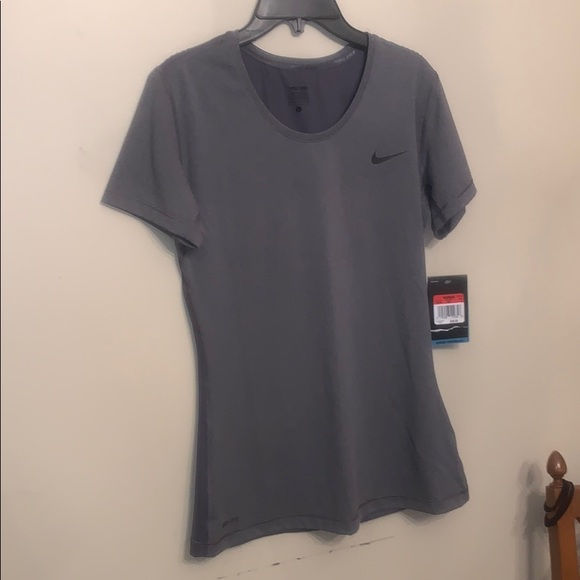Nike Pro T-shirt - Picture 1 of 3